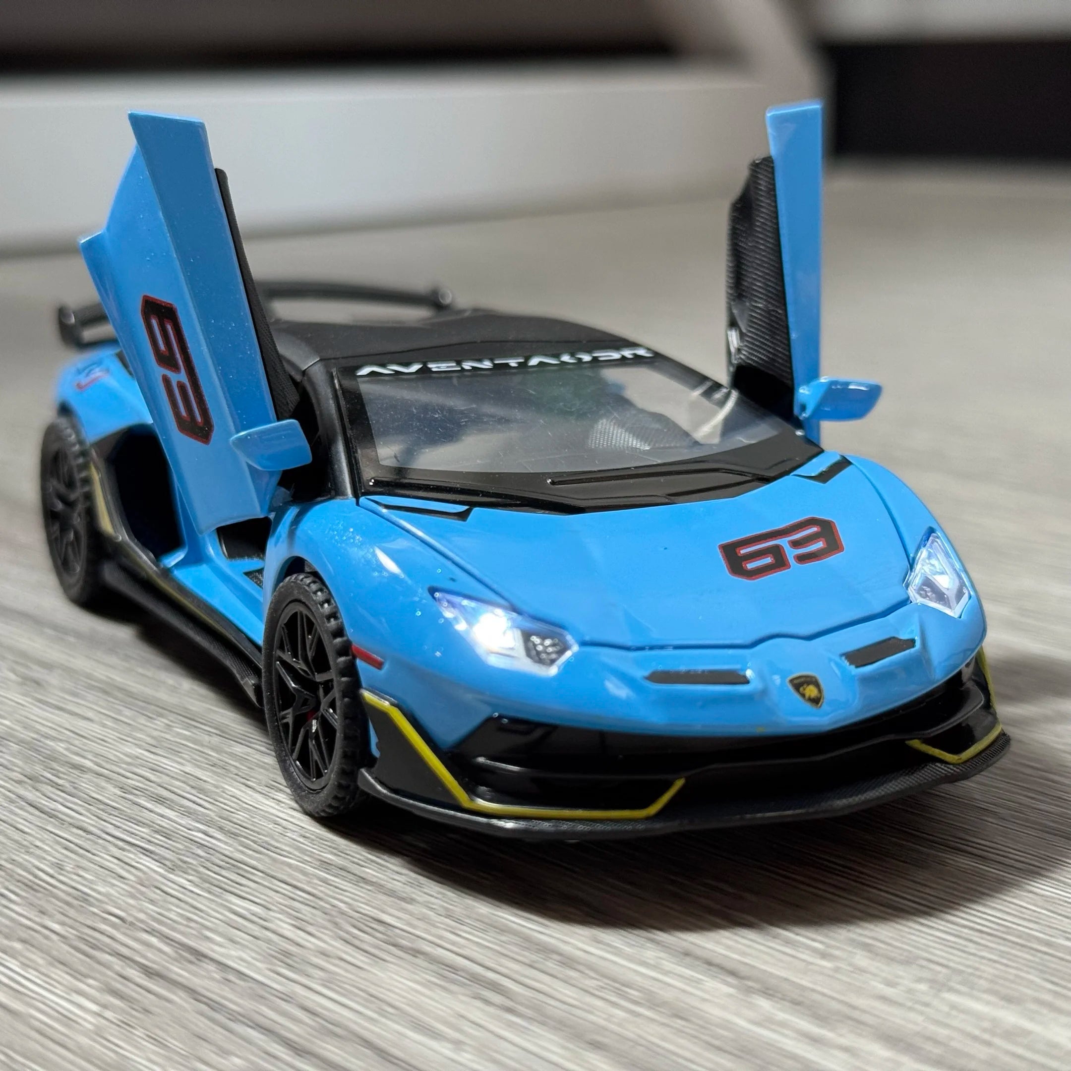 1:32 Lamborghini Aventador SVJ