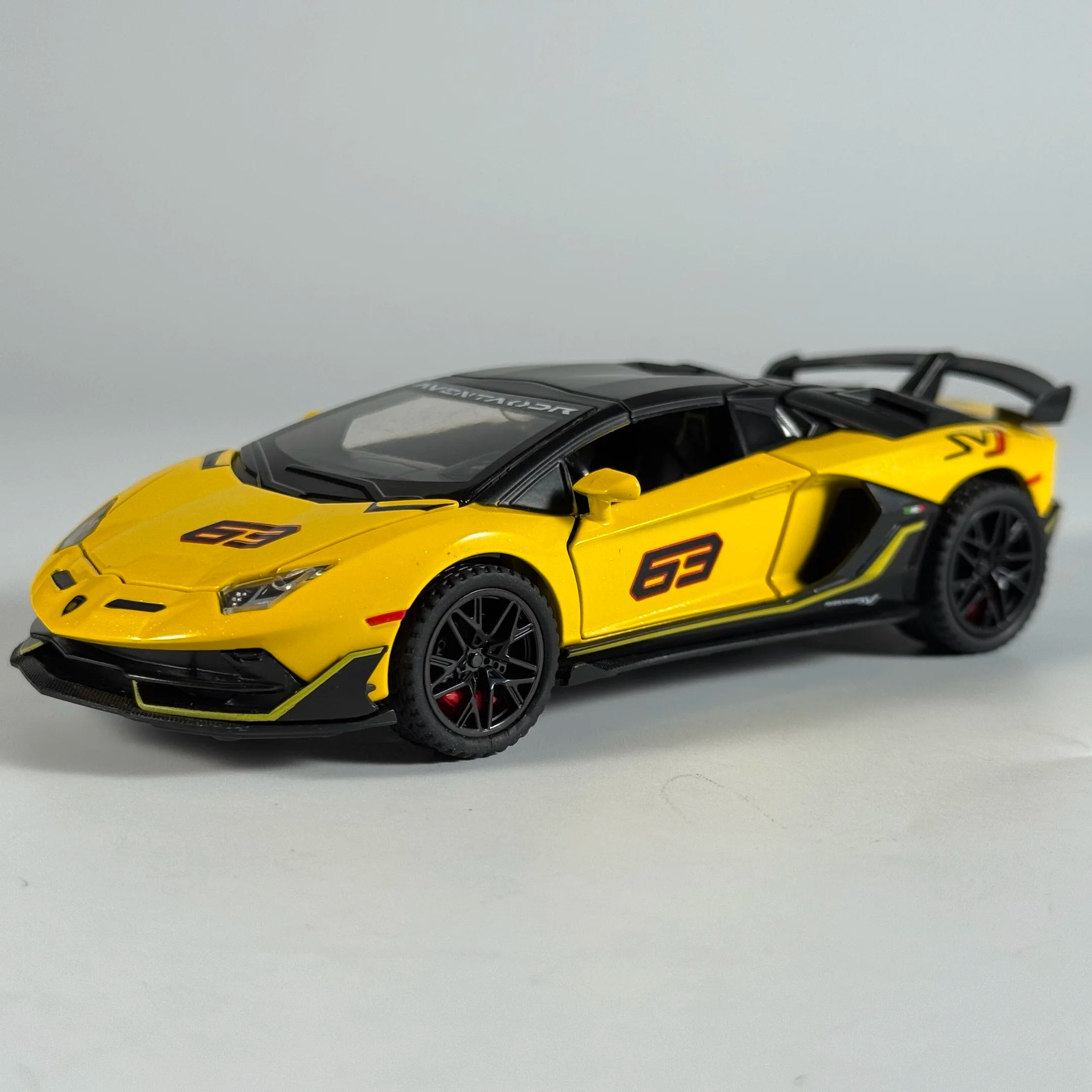 1:32 Lamborghini Aventador SVJ