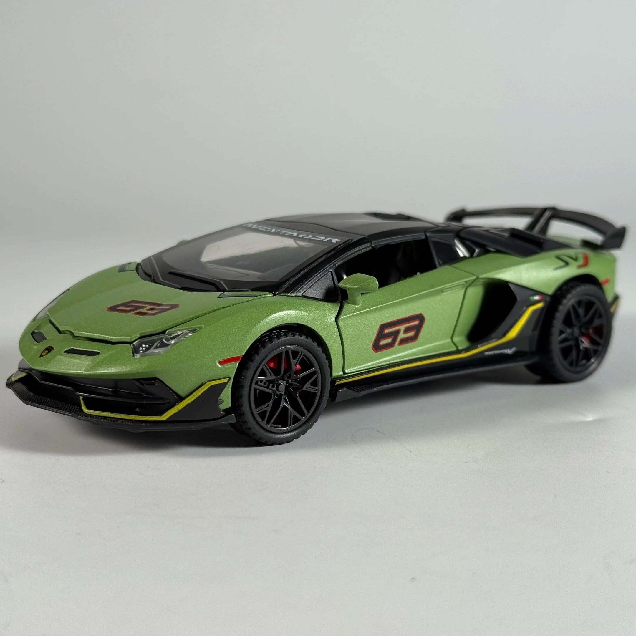 1:32 Lamborghini Aventador SVJ