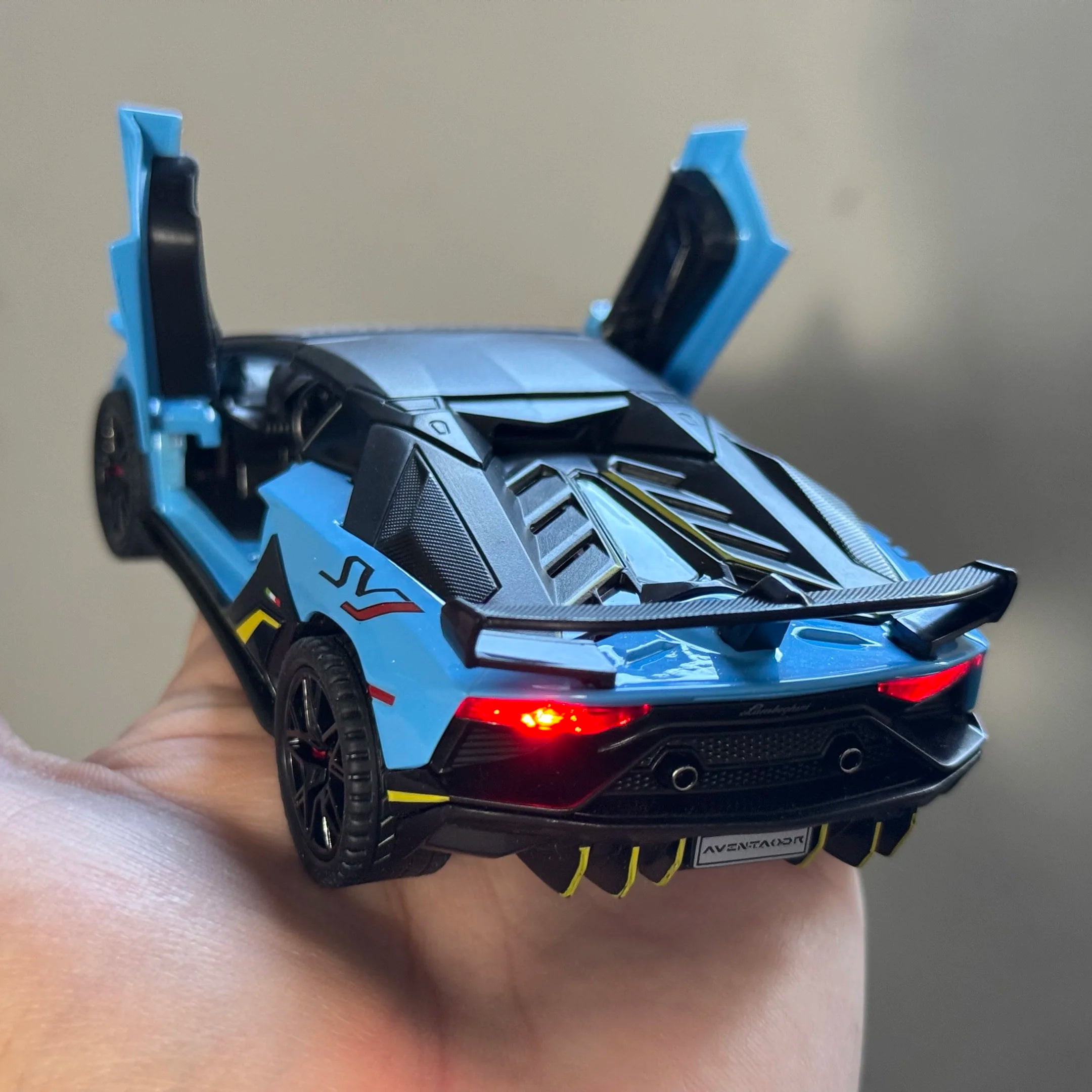 1:32 Lamborghini Aventador SVJ