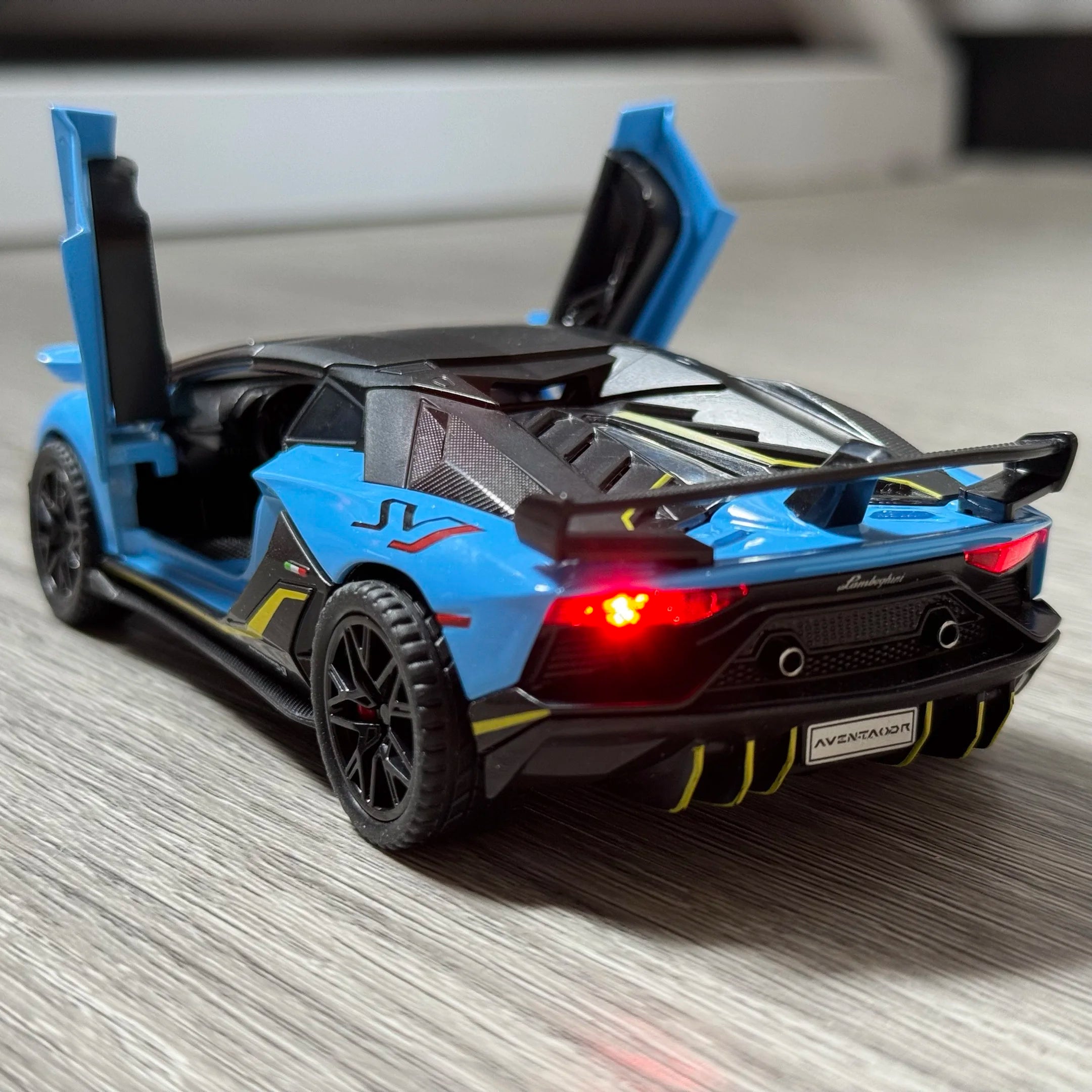 1:32 Lamborghini Aventador SVJ